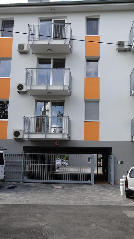 Sweet Home Apartment Дьор Екстериор снимка