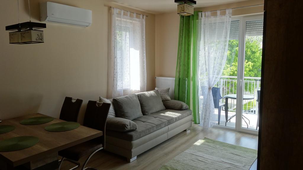 Sweet Home Apartment Дьор Екстериор снимка