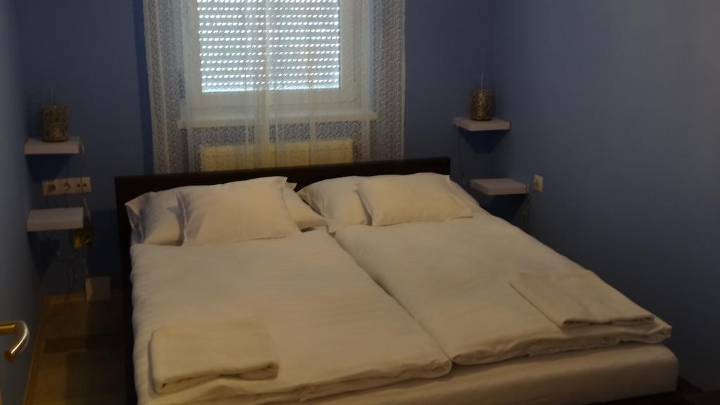 Sweet Home Apartment Дьор Екстериор снимка